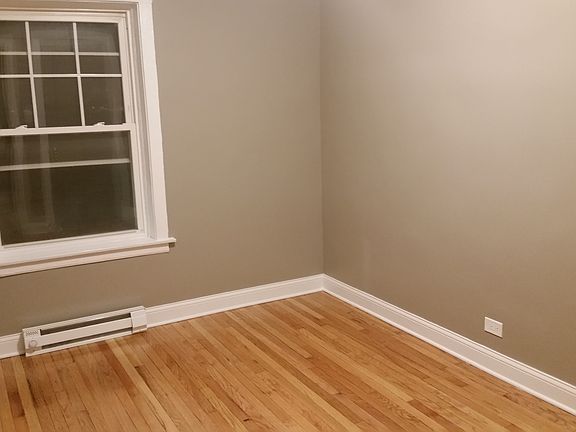3rd image of 5943 N Winthrop Ave