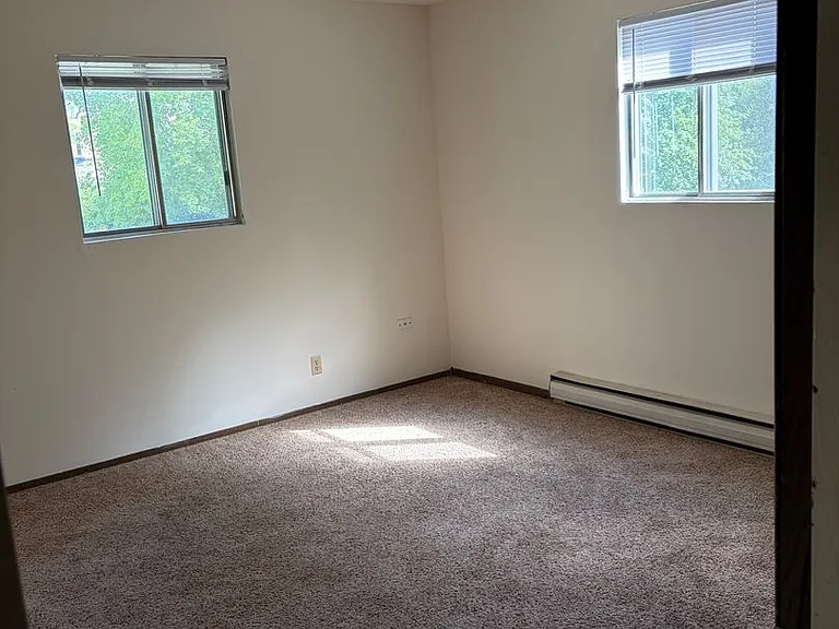 2037 Woodlawn Ave #1-10 — Photo 3