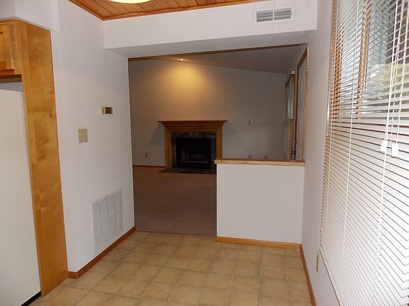 4th image of 952 E Hillside Dr