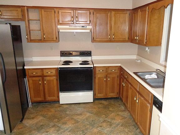 3rd image of 518 Creekwood Cir S