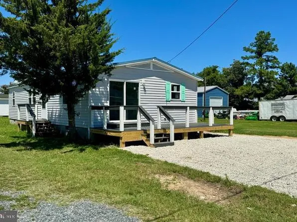 3273 Colona St, Chincoteague Island, VA 23336
