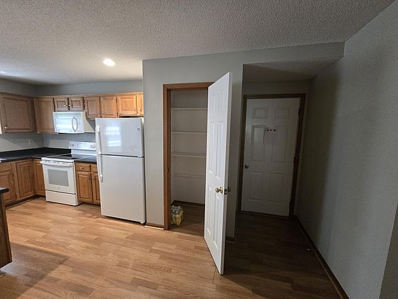 5th image of 3700 Falmouth Dr