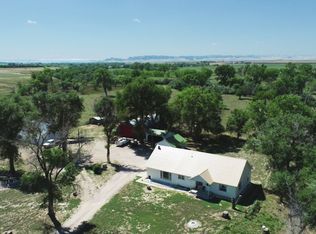 211 Mansfield Rd, Crawford, NE 69339