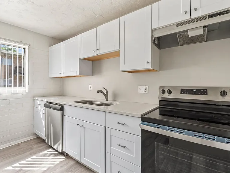 Towne Apartments — Photo 5