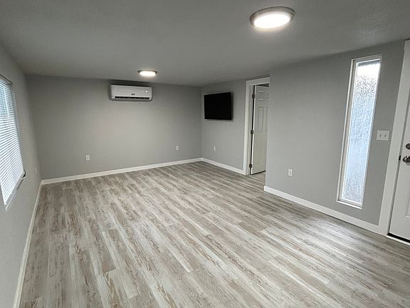 3rd image of 407 N 5th Ave
