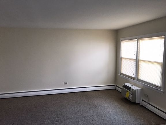 3rd image of 6123 N Ravenswood Ave APT 4