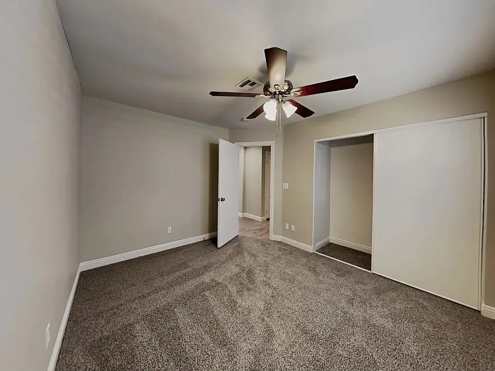 3 bed, 2.5 bath, 1758 sqft, $2,045 — Photo 2