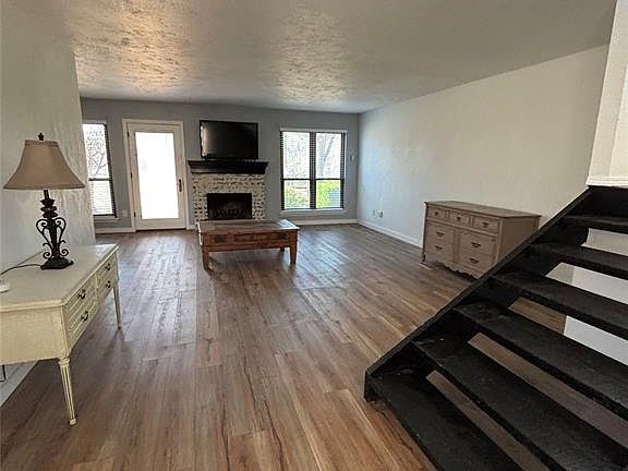 4th image of 4610 Hemlock Ln