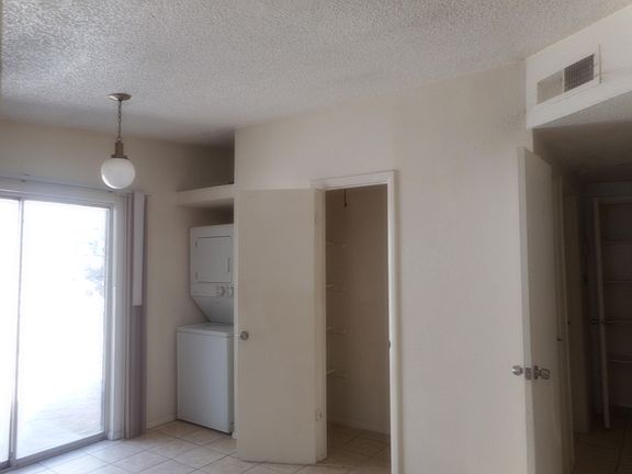 5th image of 618 White Cliffs Dr APT C