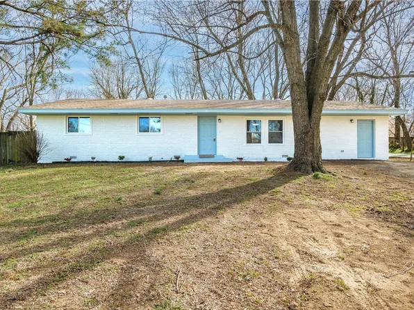 201 E Douglas St, Prairie Grove, AR 72753