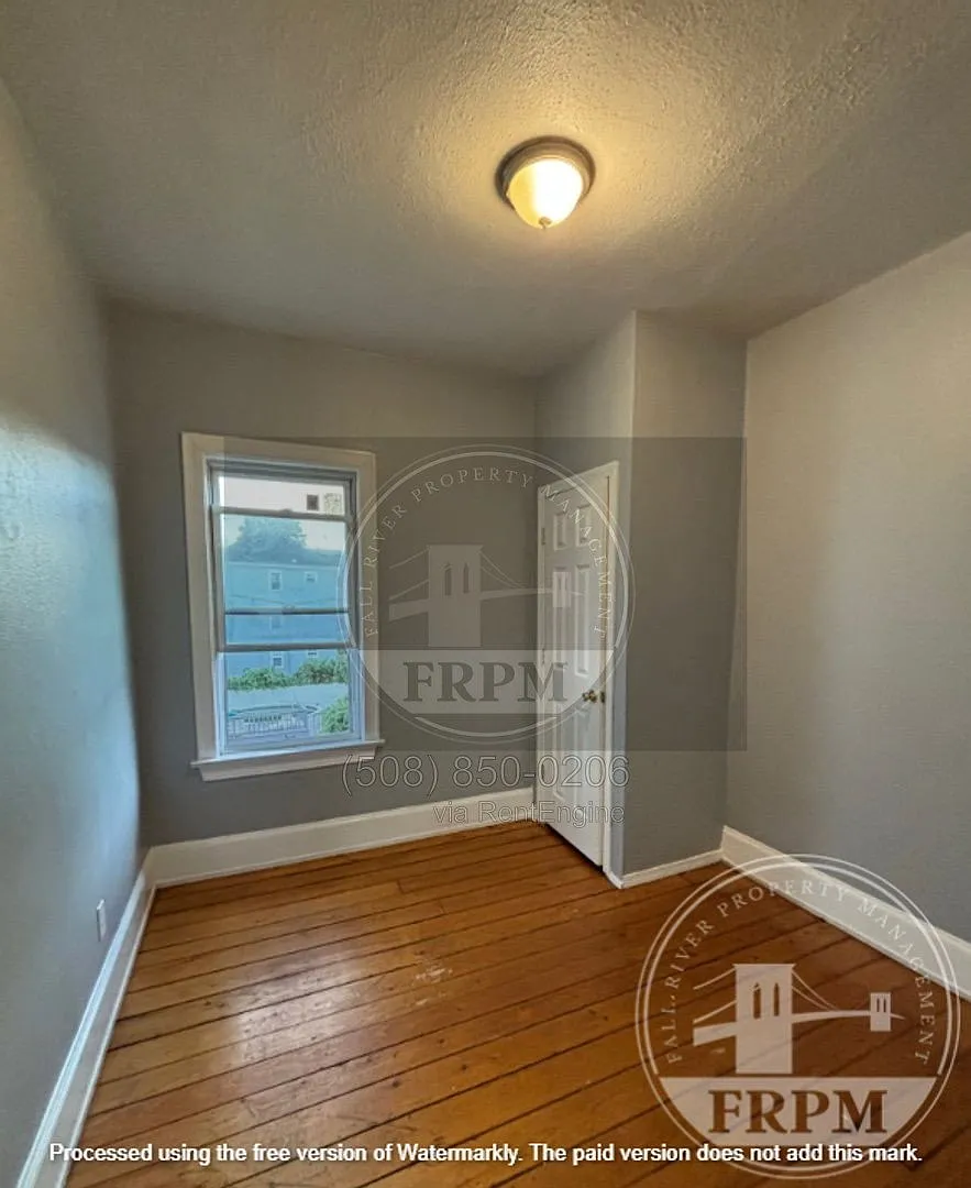 3 bed, 1.0 bath, $1,500 — Photo 4