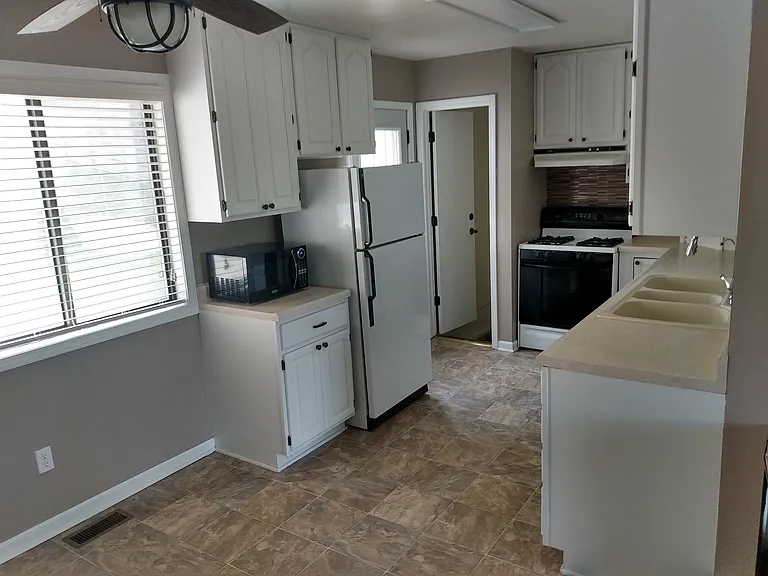 849 W Kansas St — Photo 4