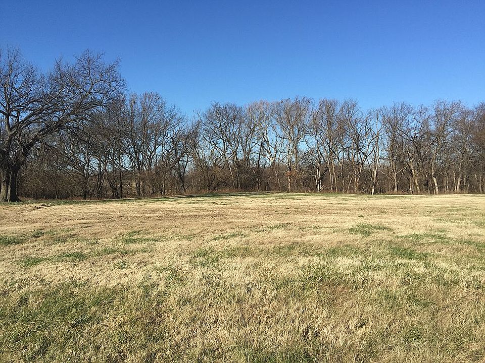 1st image of 104 S Leo Ln E