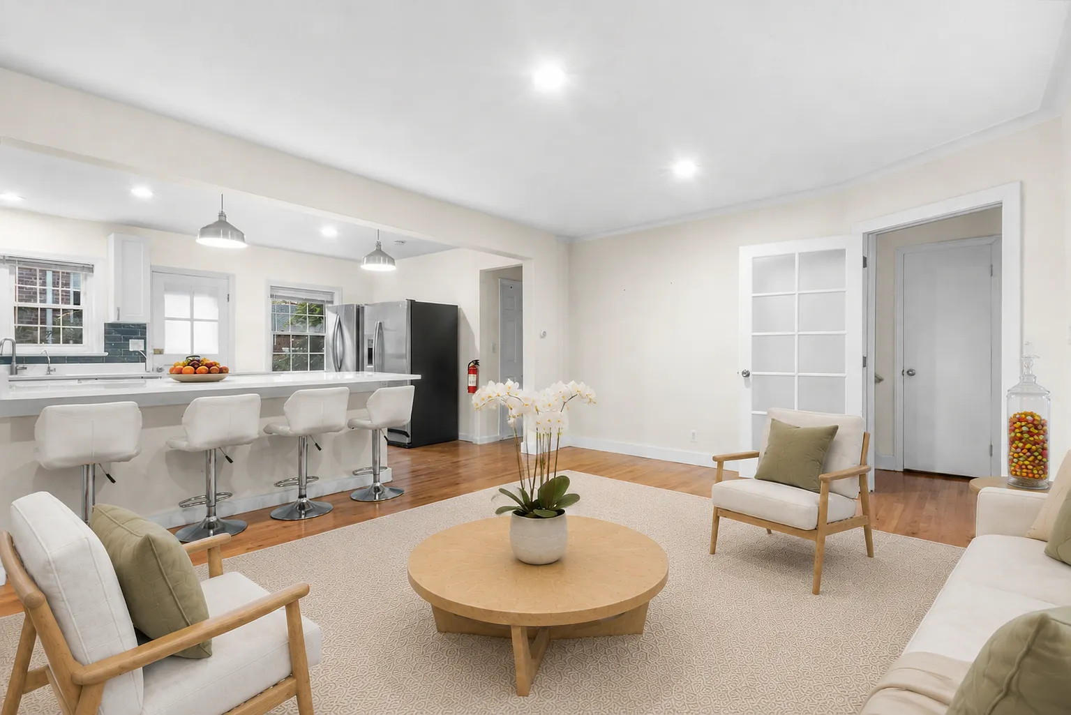 4 bed, 1785 sqft, $4,700 — Photo 3