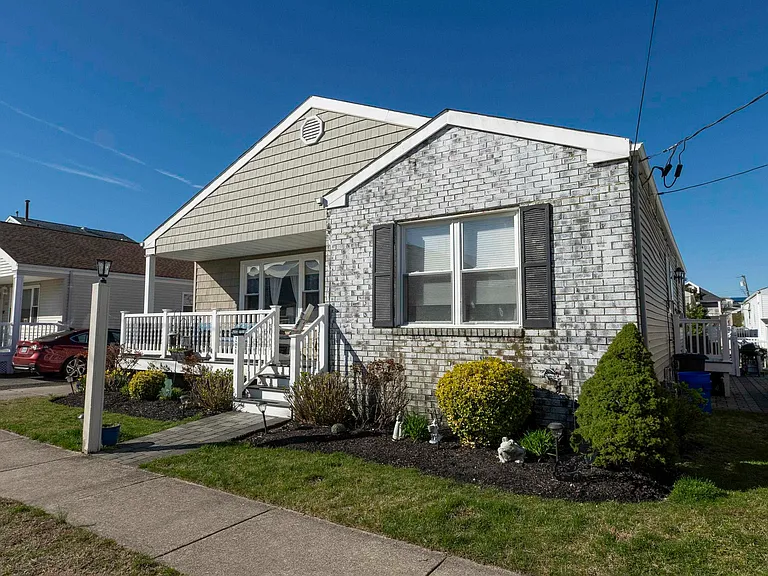 220 N 35th Ave #WINTER RENTAL — Photo 1