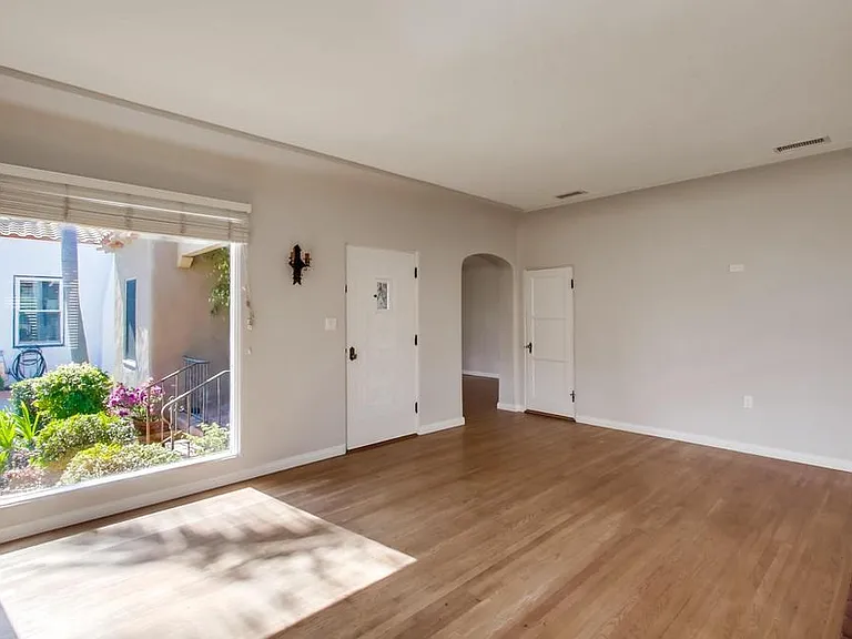 4854 Edgeware Rd — Photo 3