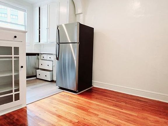 5th image of 2380 California St APT 301