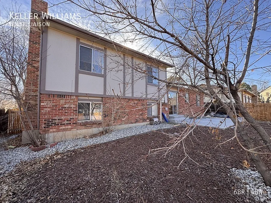 Awesome House — Photo 3