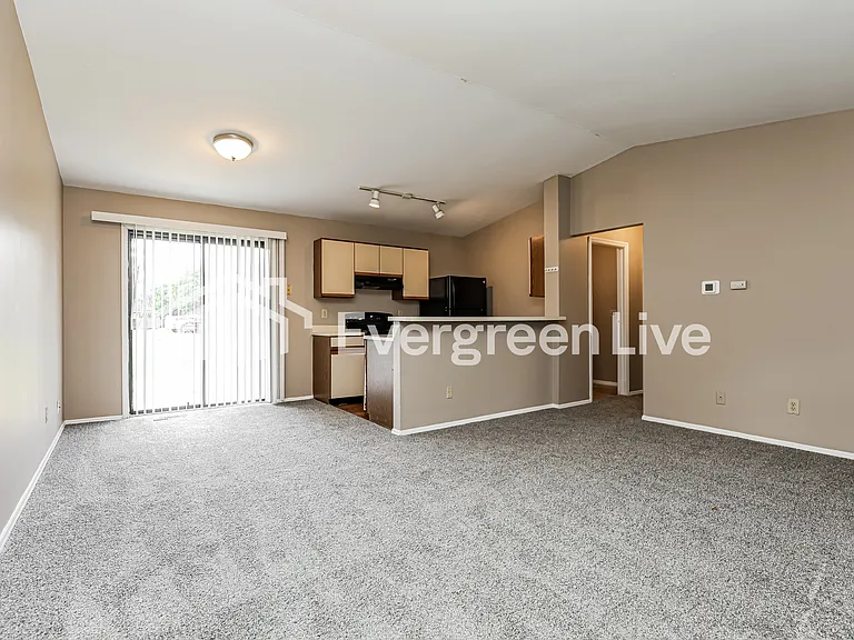 1262 Firethorne Dr — Photo 3