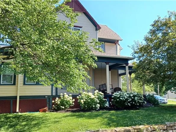 300 Hallar Ave, Gower, MO 64454