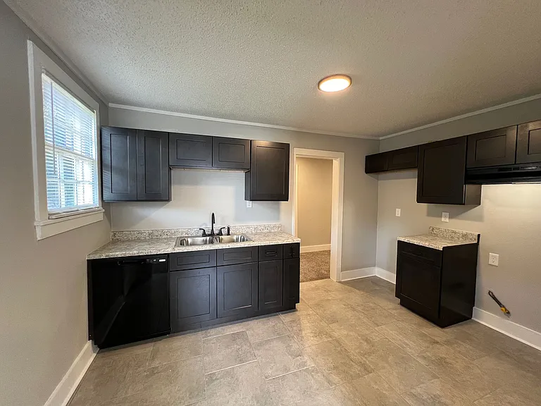 1535 Cella St — Photo 7