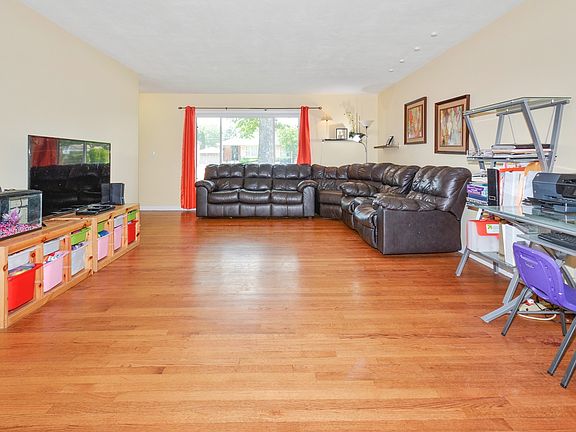5th image of 2519 Stratford Ave