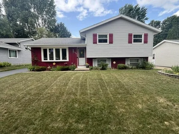 2108 Hemlock STREET, West Bend, WI 53090