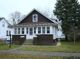 112 1st St, Libertyville, IL 60048