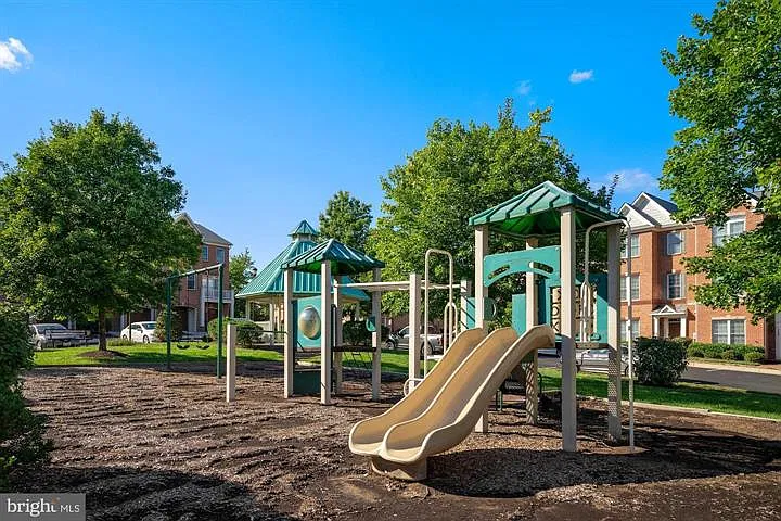 3 bed, 2052 sqft, $3,500 — Photo 4