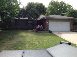 1613 Pine Oak Dr, Edmond, OK 73013