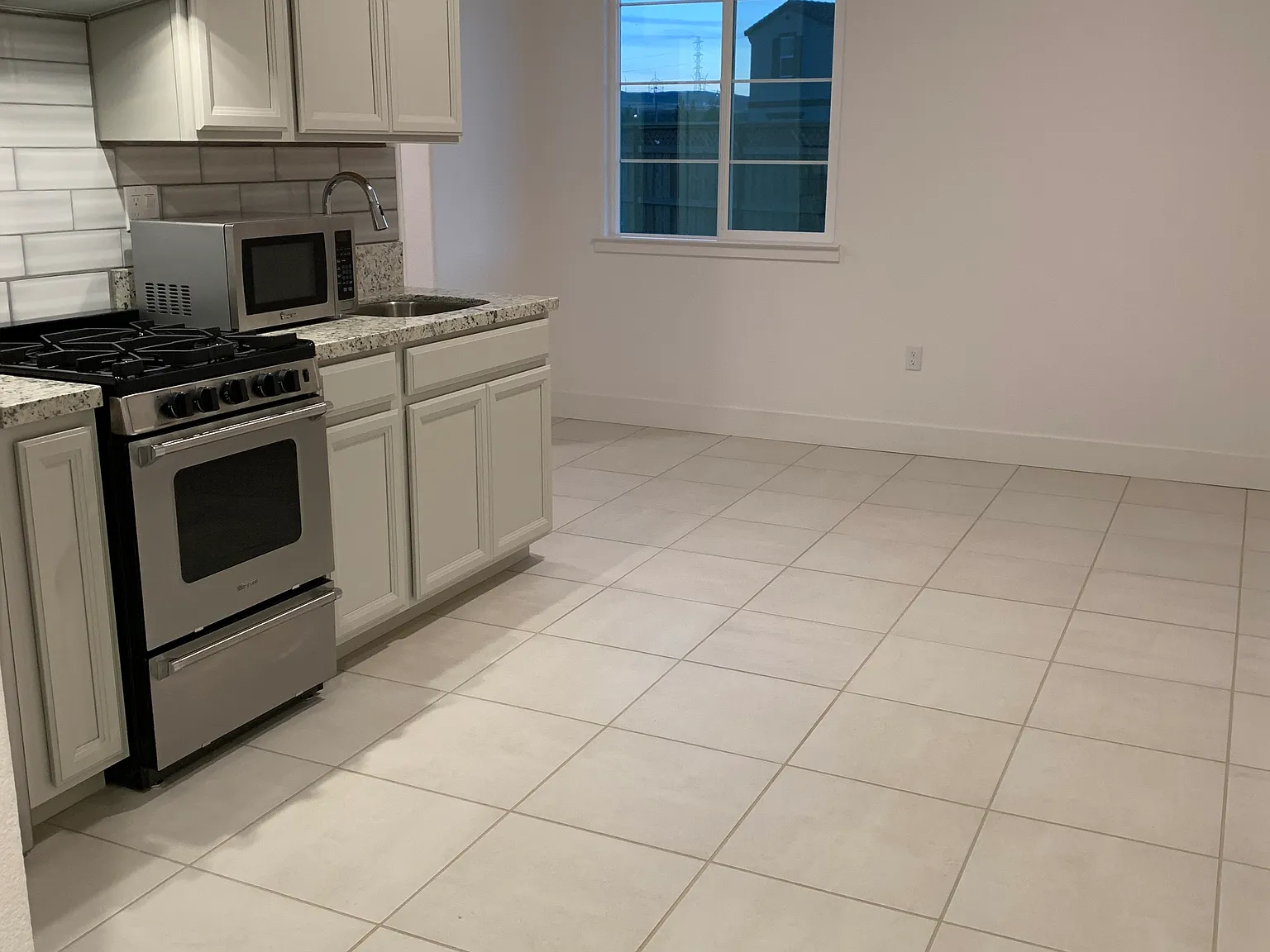 38 E Stefano Ave — Photo 2