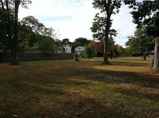 7 Duffy Ct, Central Islip, NY 11722