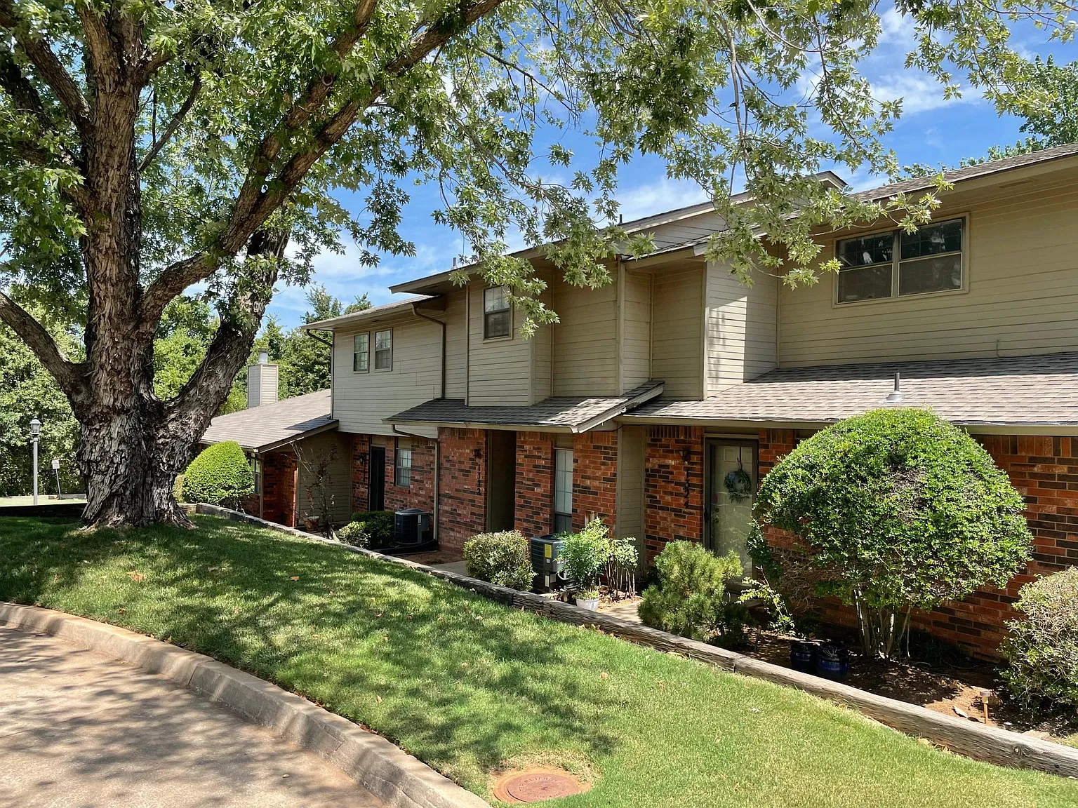 1320 Hunters Ridge Rd — Photo 1