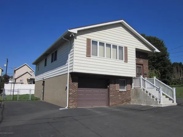 111 Dimmick St, Throop, PA 18512