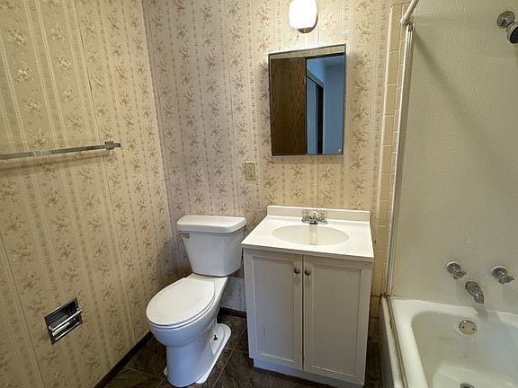 5th image of 300 31st St NE APT N