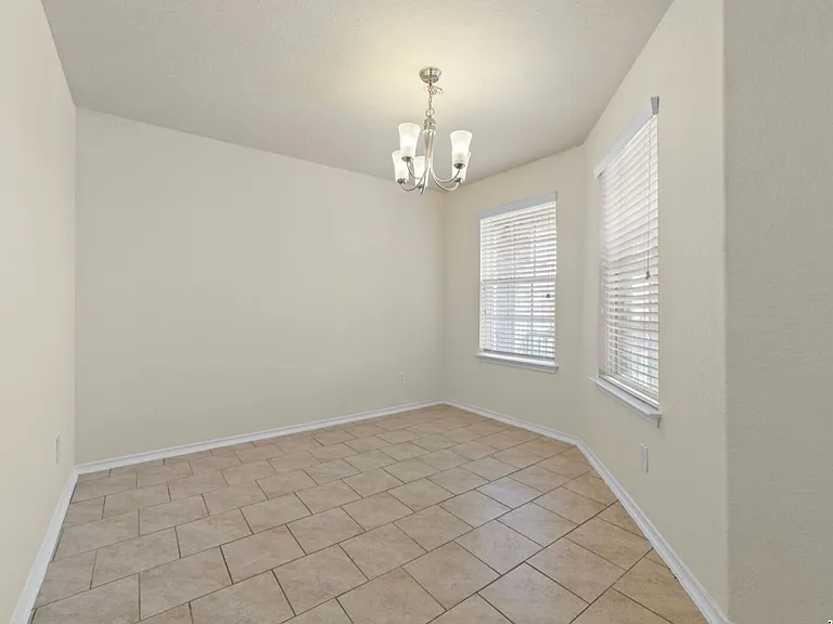 1407 Frio Eagle — Photo 3