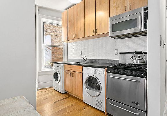 3rd image of 210 E 17th St APT 2A