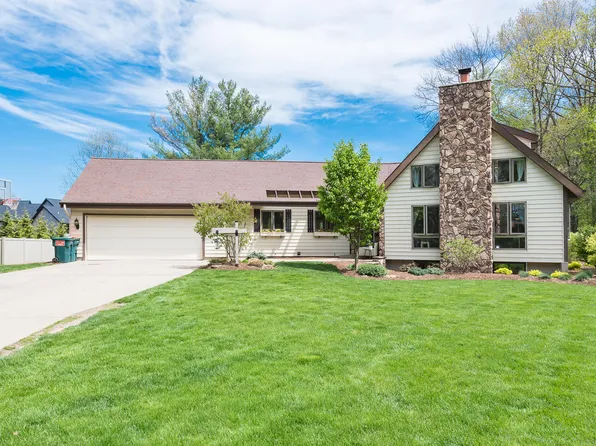 11814 Nickels Dr NW, Grand Rapids, MI 49534