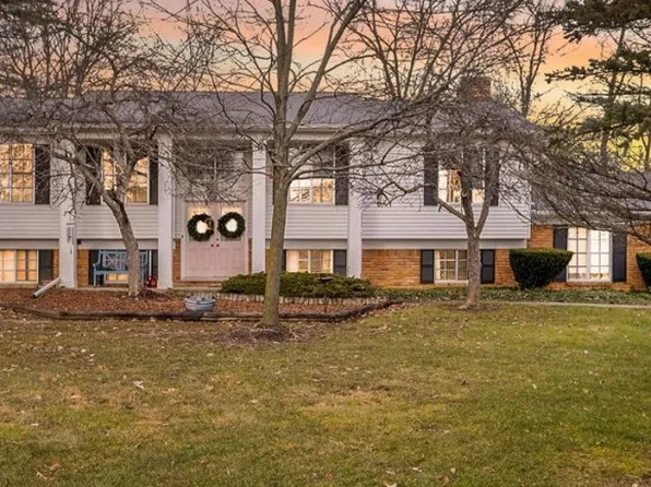 5241 Green Meadows Rd, Grand Blanc, MI 48439