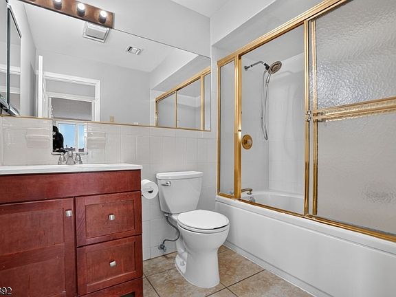 3rd image of 41-51 Wilson Ave #D