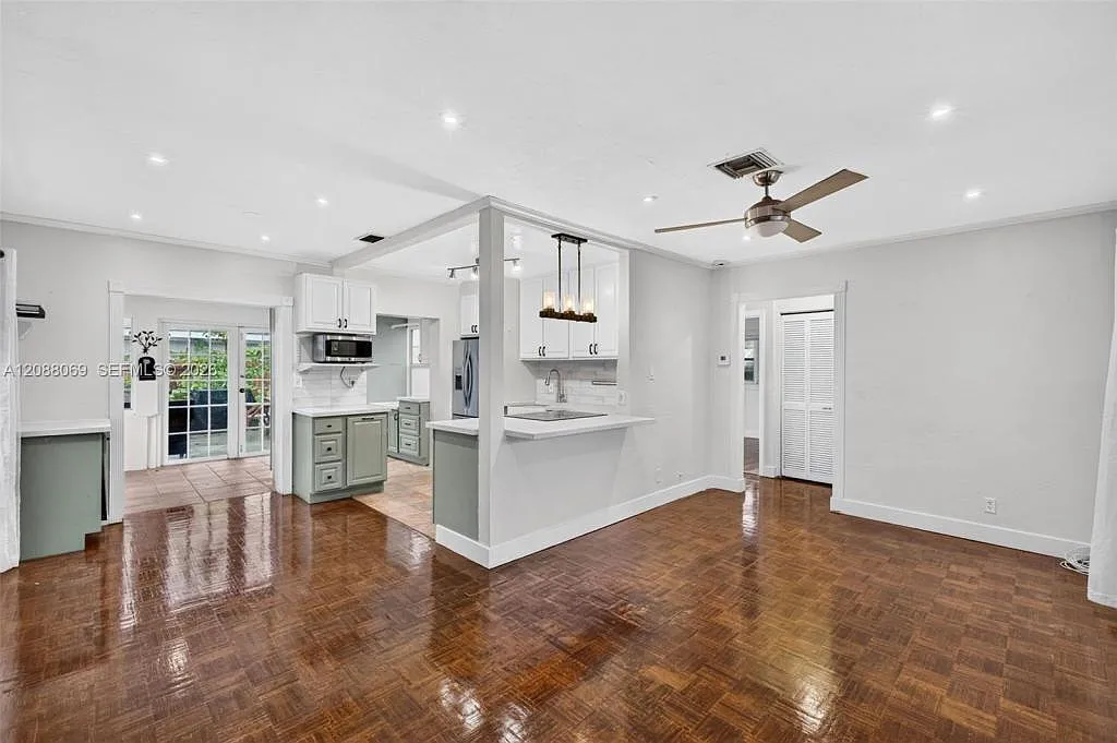 320 SW 12th Ave, 0 — Photo 2