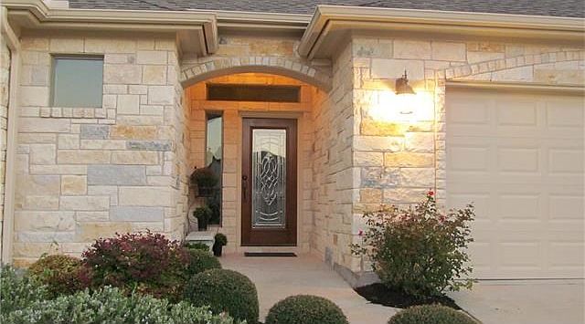 A special entry to welcome your guests.