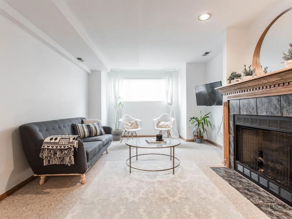 1st image of 2029 W Superior St