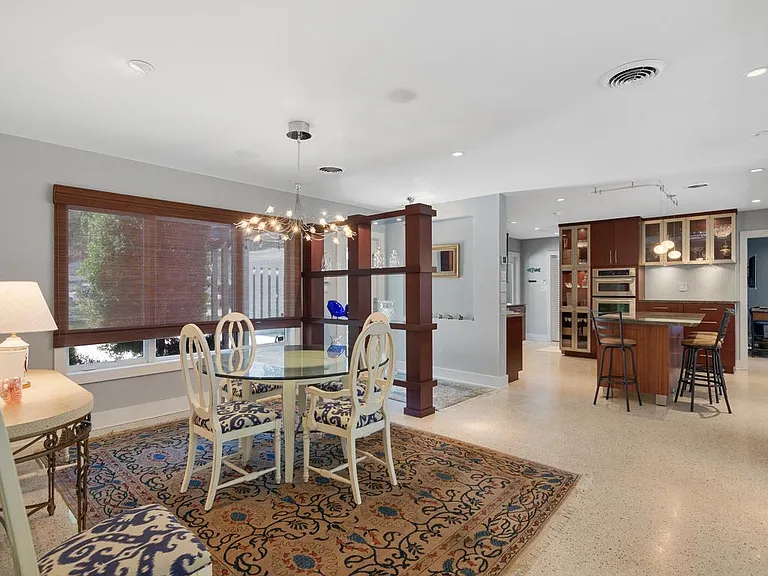 745 Iris Ln — Photo 8