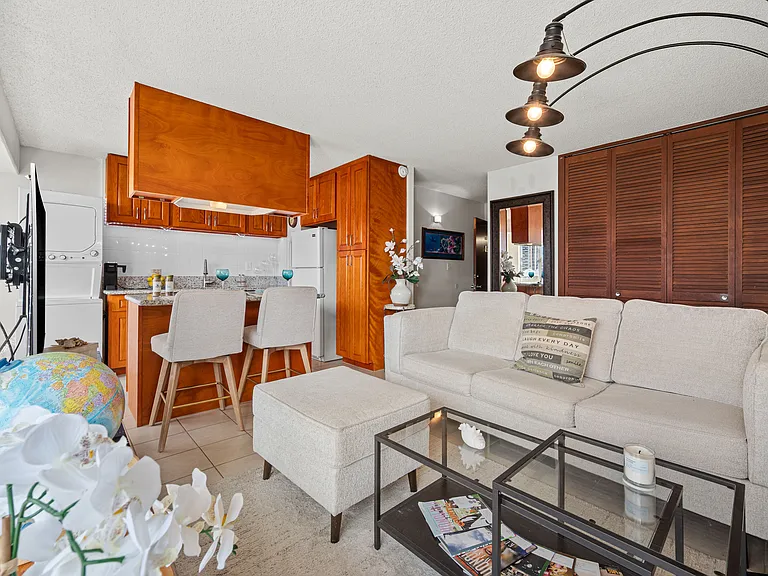 818 S King St #1007 — Photo 2