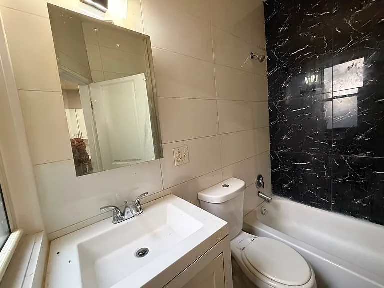 26 Andrew St #17E — Photo 4