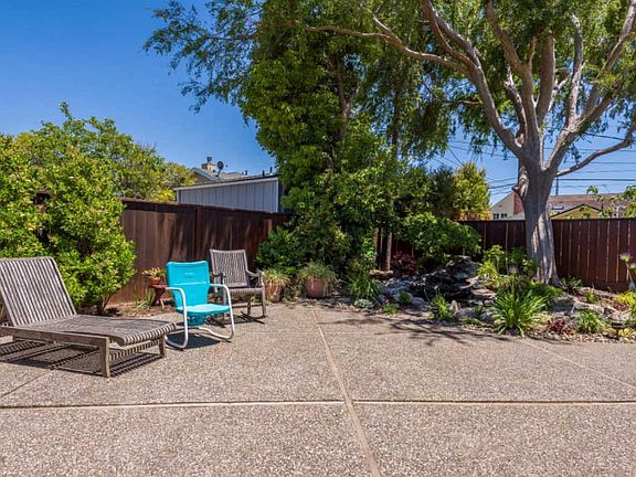 4th image of 2721 Alameda De Las Pulgas