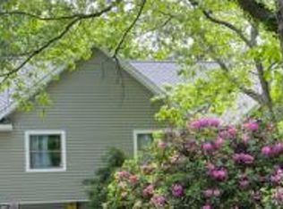 18 Stuart Ct, Hampton Bays, NY 11946