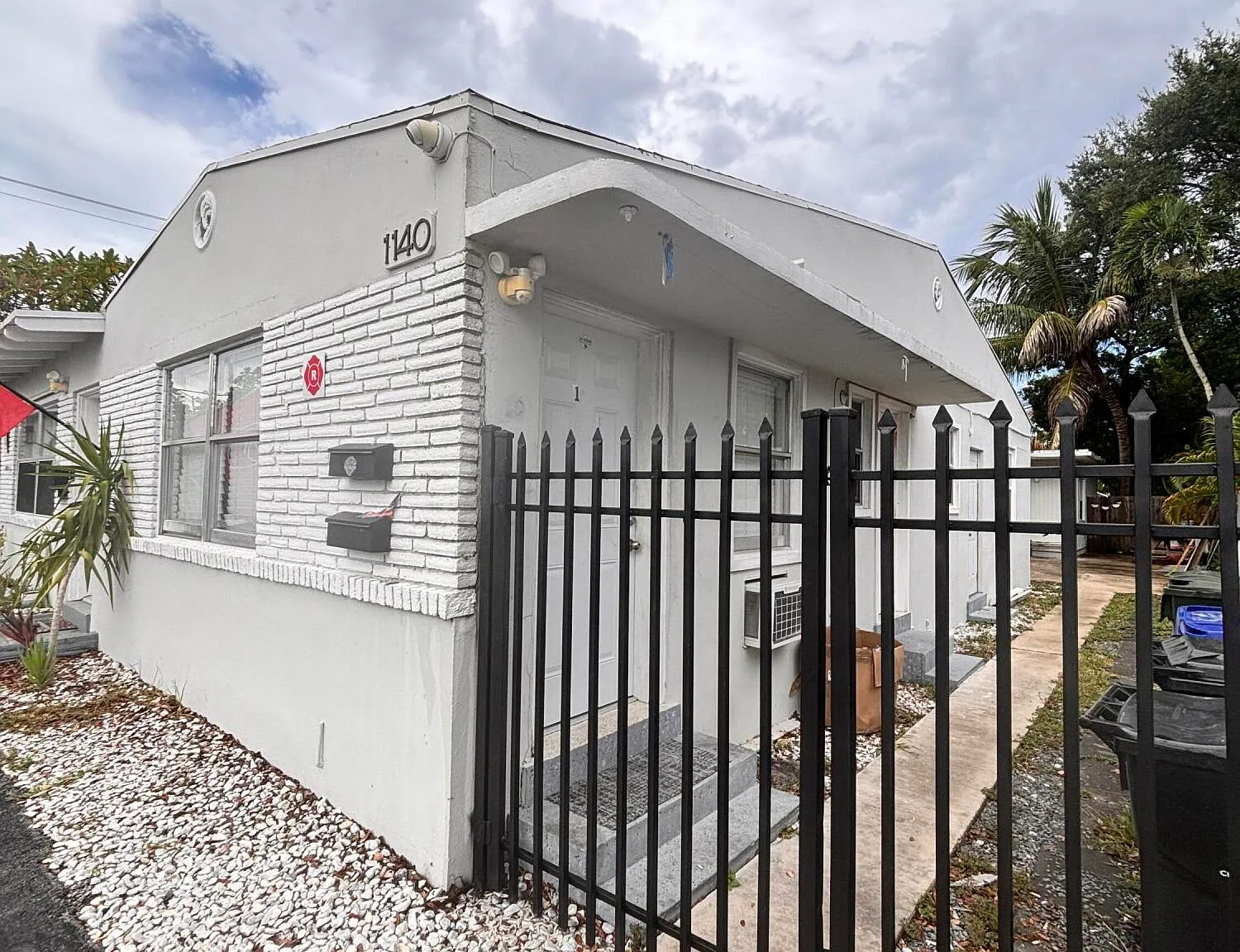 1 bed, 1.0 bath, 1244 sqft, $1,800 — Photo 2
