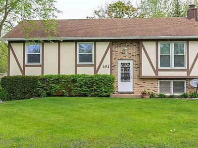 302 Channel Dr, Island Lake, IL, 60042